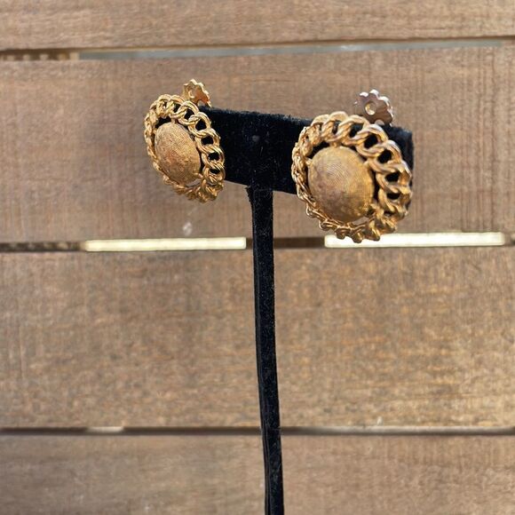 Gold Chain Button Clip on Earrings - Picture 3 of 9